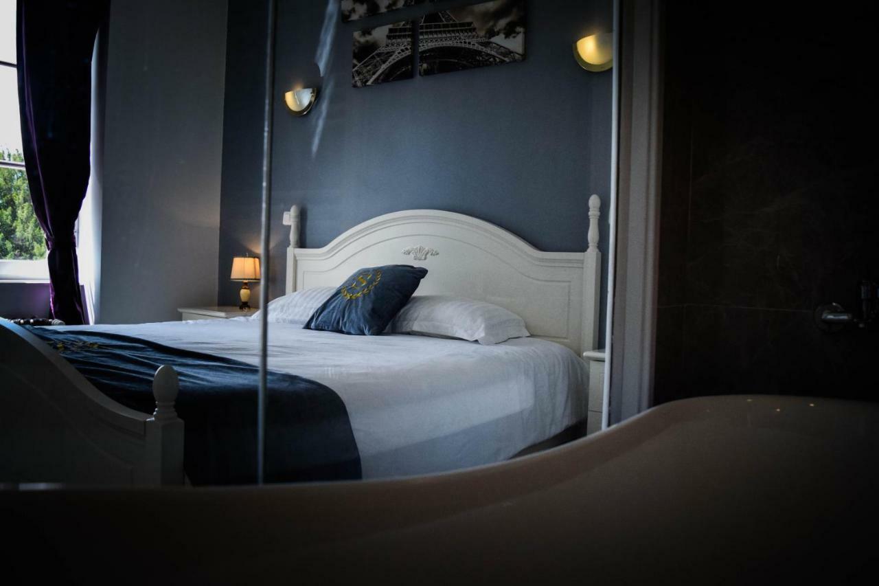 Chateau Nevers Bed & Breakfast วาเร็นน์ส วัวเซลส์ ภายนอก รูปภาพ